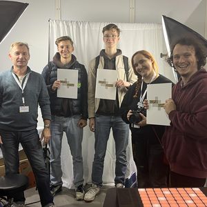 [Translate to français:] Messe-Team mit Mappen